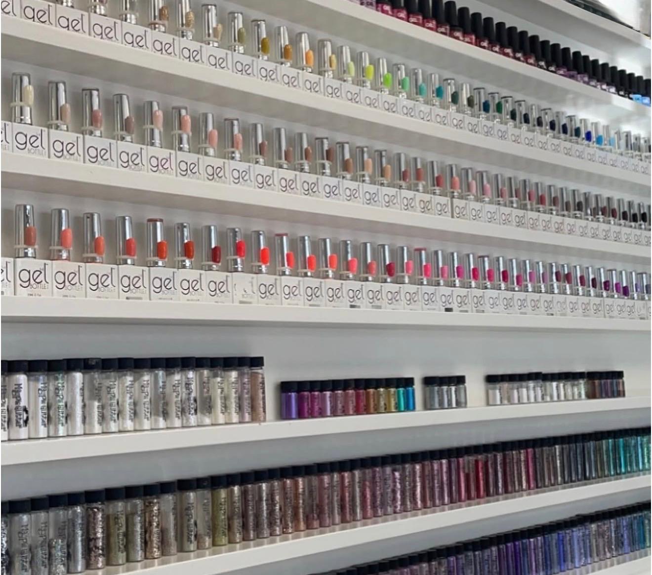 Colour change nail treatment